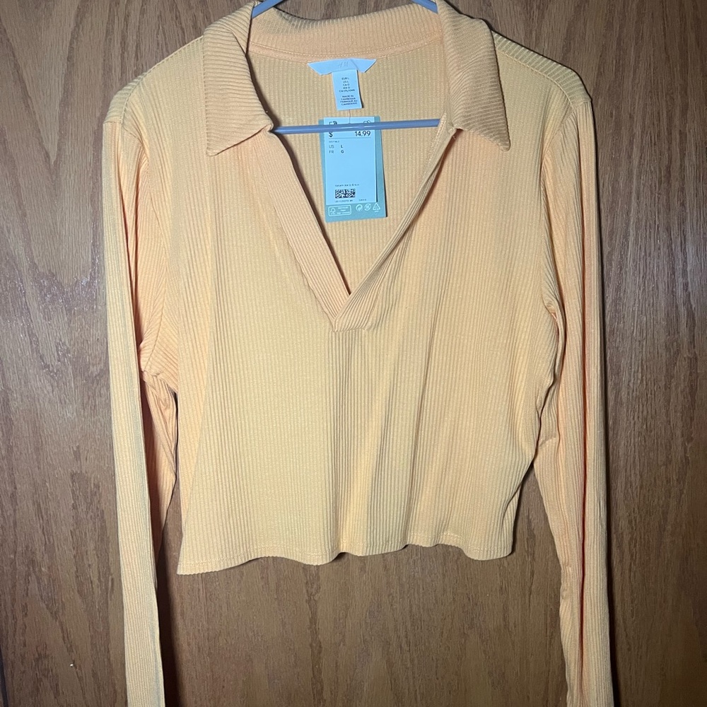 Cropped orange H&M v-neck polo